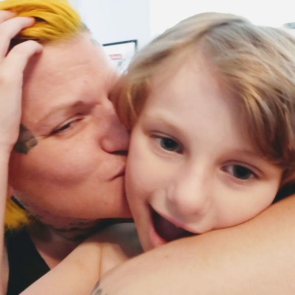 Meet your Posher, Lynette💎❤ - Picture 3 of 6